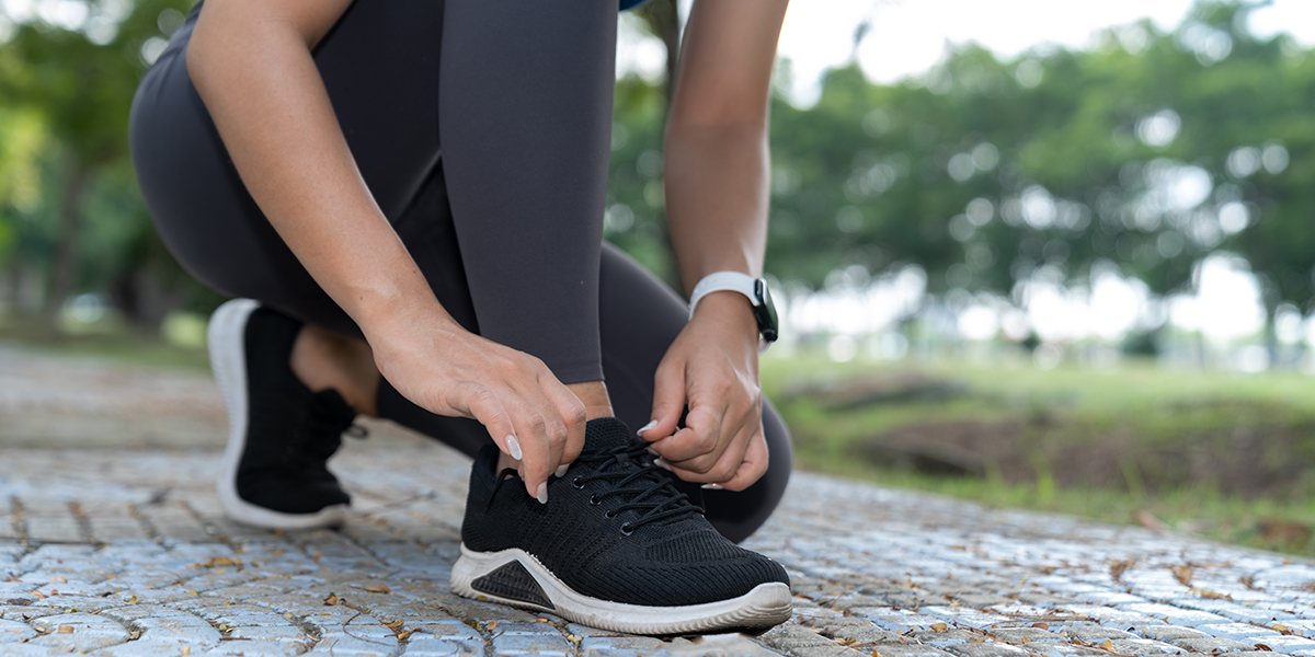 Stock_women-tying-running-shoe_1200x600px.jpg